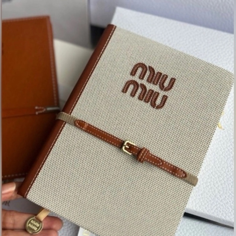 Miu Miu Tweed
HardcoverGWP Notebook Ribbon Bookmark &‎ Charm
- GWP Exclusive ~
